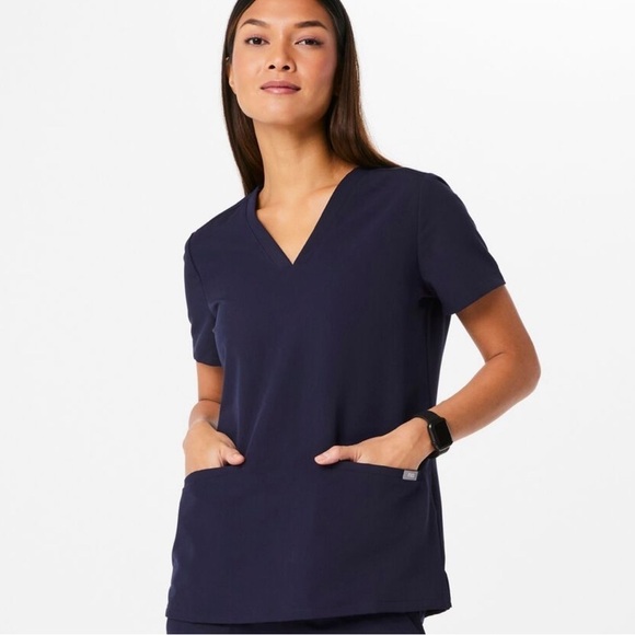 Figs Casma Three Pocket Scrub Top in Navy XXL - Picture 3 of 6